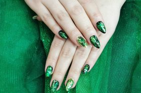 طريقة إعتماد طلاء أظافر اخضر بأسلوب عصري