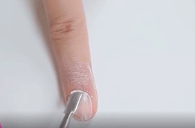 بالفيديو، الطريقة الامثل للعناية بالاظافر