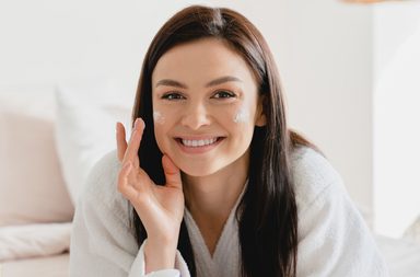 كريمات البشرة الدهنية واخطاء تجعلها تسبب الشوائب