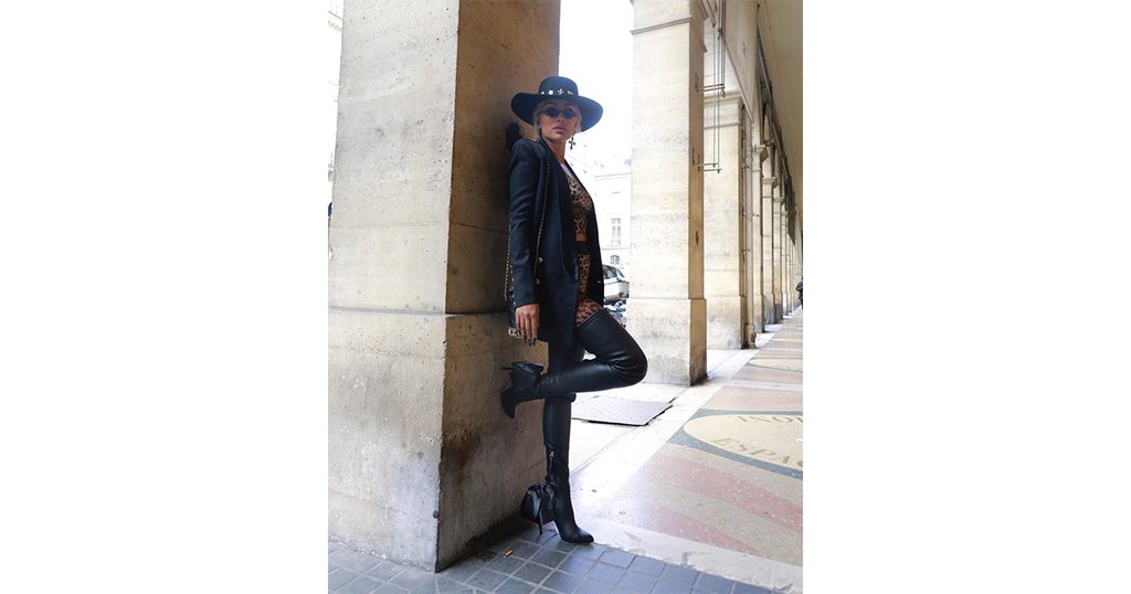 طرق تنسيق حذاء مثل هيفاء وهبي