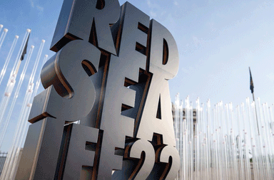 ياسمينة تجول في مهرجان البحر الاحمر السينمائي في جدة