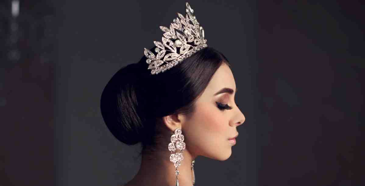 تسريحات شعر مع تاج
