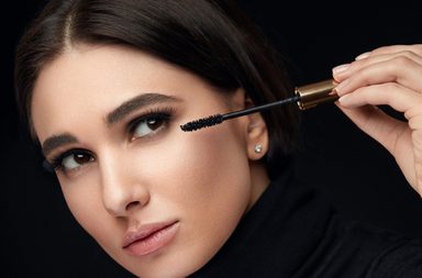 حيل لتدوم الماسكارا على الرموش