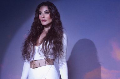 الوان ملابس ترتديها النجمات السمراوات