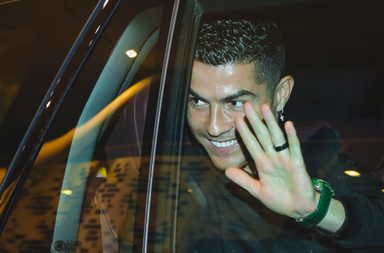 كريستيانو رونالدو في السعودية والساعة التي ارتداها