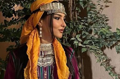 الثوب المجنب زيّ المرأة العسيرية السعودية ودلالات منديل الرأس الأصفر