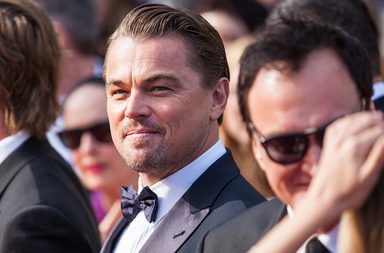 ليوناردو دي كابريو يتعرض للسخرية والسبب مواعدته مراهقة في الثانوي