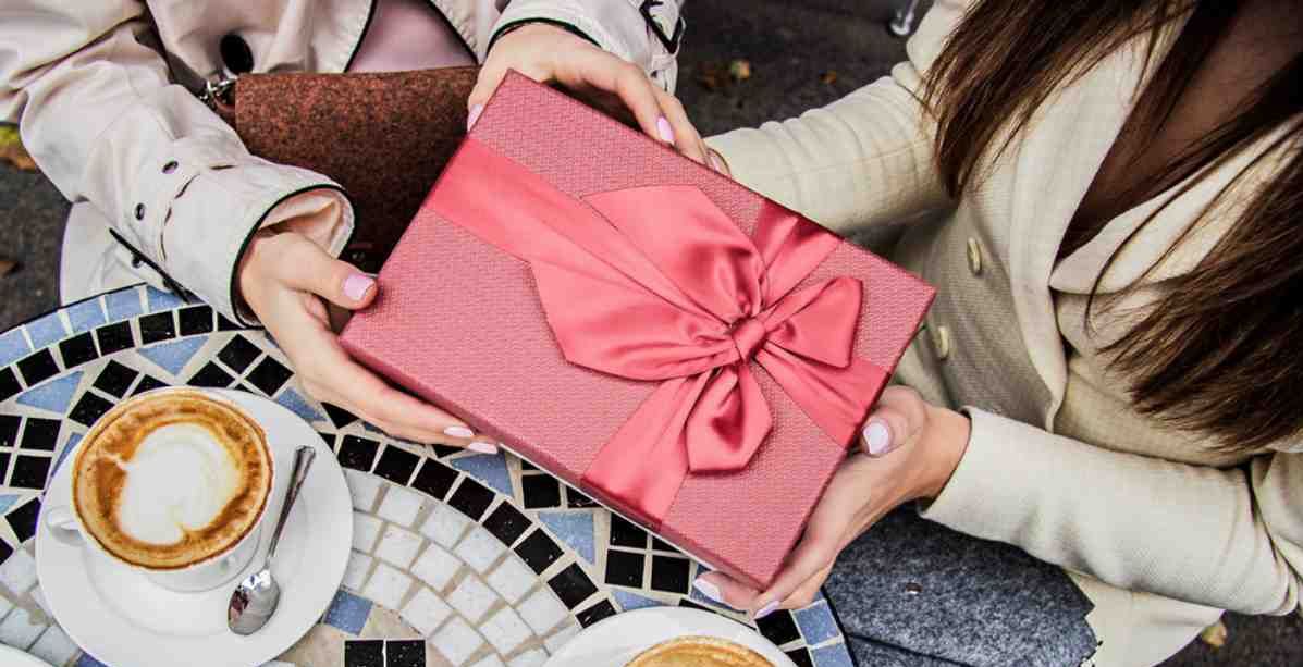 أحلا عبارات تهنئة عيد ميلاد شخص تحبه