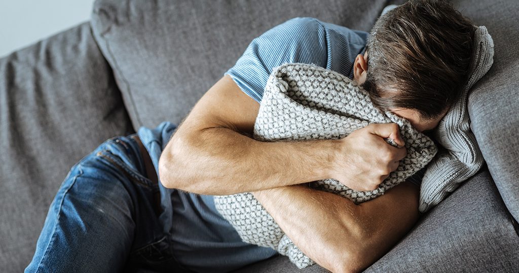 بكاء الرجل دليل قوة ودلالة