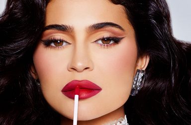 كايلي كوزميتكس من كايلي جينر على موقع نمشي