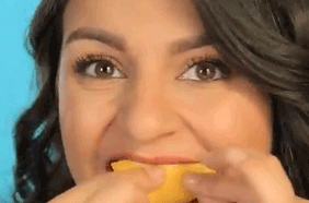 بالفيديو 3 خلطات لتبييض الأسنان في المنزل