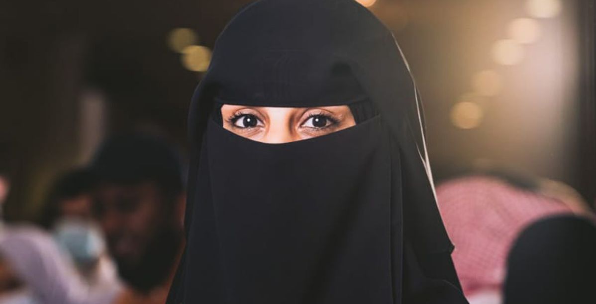 محللة الملامح وخبيرة علم الفراسة سمر البيضاني في لقاء حصريّ
