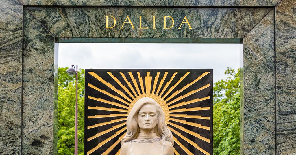 تمثال لذكرى داليدا
