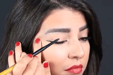 بالفيديو، الأيلاينر بطريقة سهلة