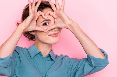 ما هي أبرز علامات الحب عند المرأة؟