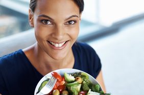 بهذه الطرق يمكنك تناول ما تريدين وخسارة الوزن