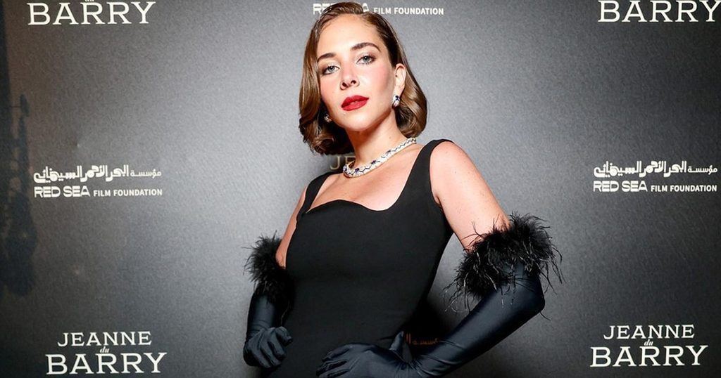 فاطمة البنوي خلال حفل افتتاح مهرجان كان 2023 مصدر الصورة: حساب hiakah_sa@