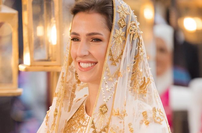 دلالات ورموز ثوب رجوة آل سيف تكشفها المصممة هُنيدة صيرفي