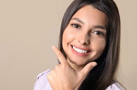 سلبيات تبييض الاسنان بالليزر