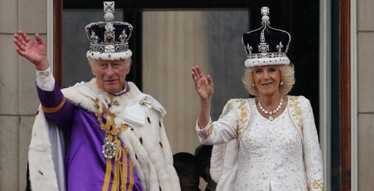 تتويج تشارلز الثالث ملكاً على عرش بريطانيا وكاميلا "ملكة قرينة" بتاج مستعمل