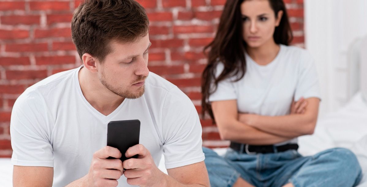 Aké sú príznaky podvádzania manželky na mobilnom telefóne?