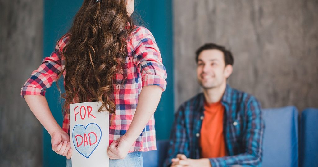 عبارات تهنئة بعيد الأب