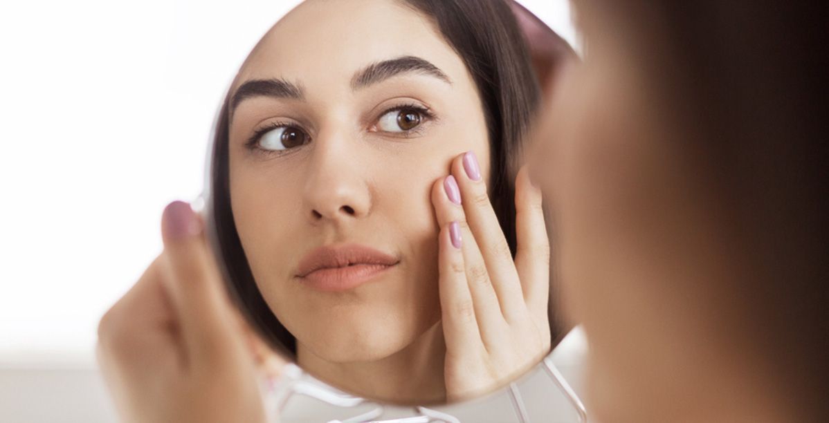 المسام الواسعة في الخدود