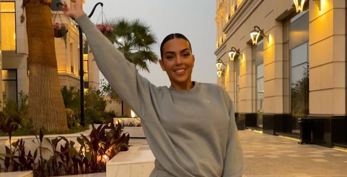 جورجينا رودريغز تتابع أول فنانة عربية على انستغرام فمن هي؟