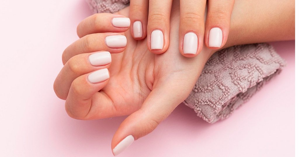 ألوان مناكير مناسبة