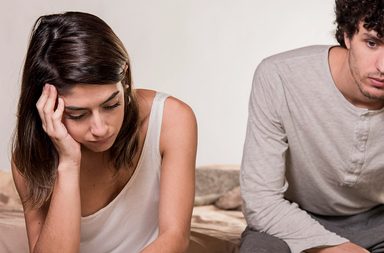 كيفية التعامل مع الزوج الذي يخفي أسراره عن زوجته