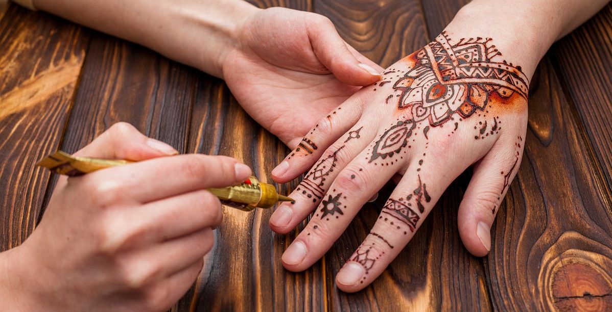 عبارات جميلة عن نقش الحناء تويتر