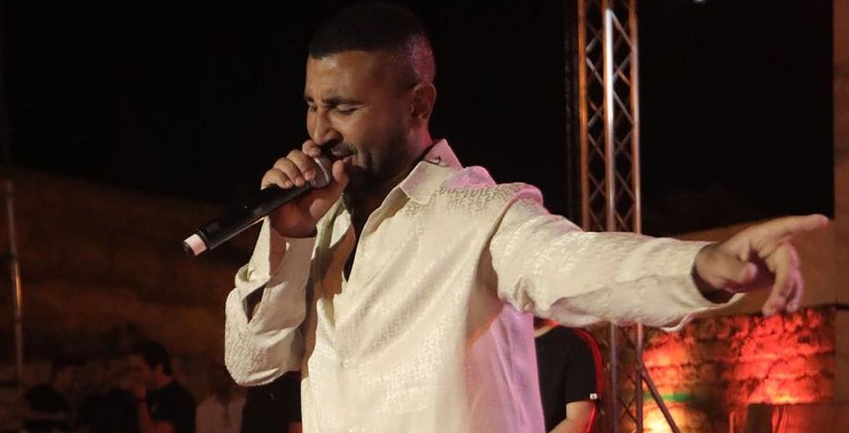 أحمد سعد يصرخ على منظمة حفلته في تونس