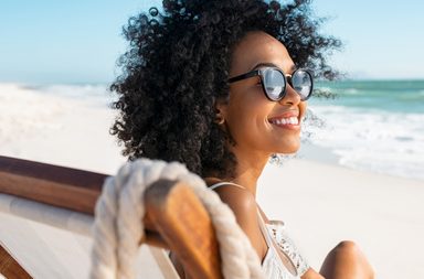 تألقي هذا الصيف باختيار أجمل موديلات النظارات الشمسية الجريئة