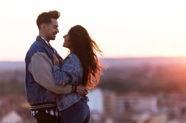 تعزيز الرومانسية وإضافة المتعة إلى الحياة الزوجية