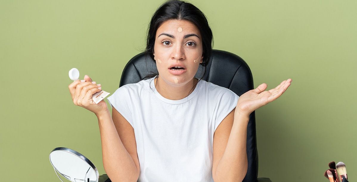 نصائح لتجنب التلطخات والتأكد من ثبات الماكياج