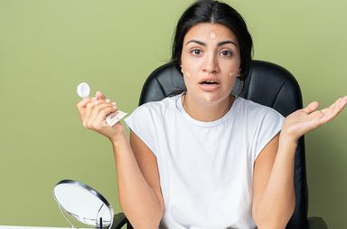 نصائح لتجنب التلطخات والتأكد من ثبات الماكياج