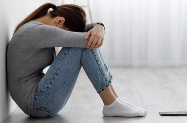 أعراض الاكتئاب عند المراهقات البنات