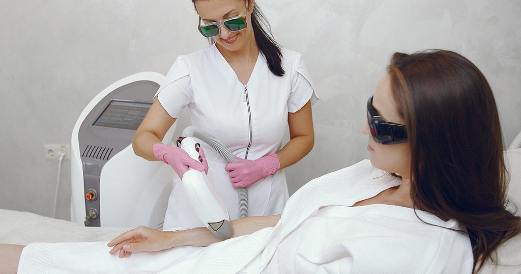 العناية بالبشرة بعد الليزر