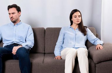 علامات الغيرة الصامتة عند الرجل