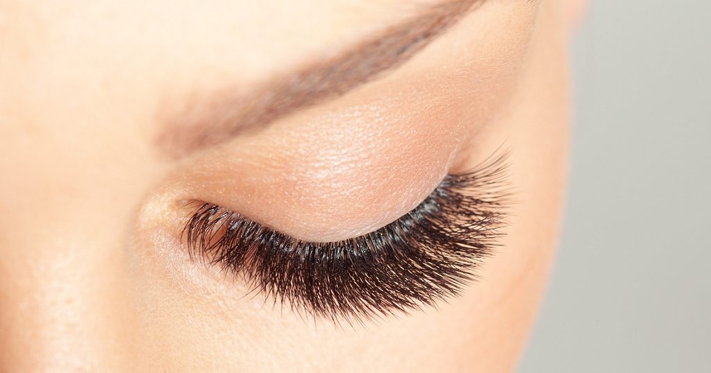 حكم تركيب الرموش