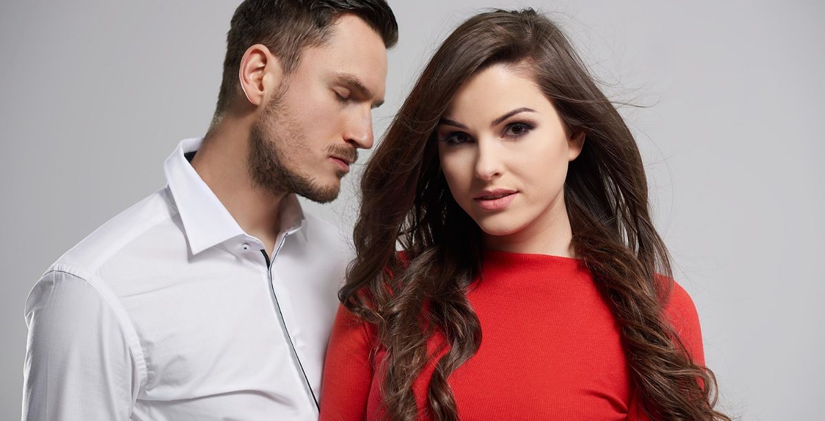 أهمها العينين... إشارات جسدية مخفية يرسلها الرجل للدلالة على انجذابه إليك! أهمها العينين... إشارات جسدية مخفية يرسلها الرجل للدلالة على انجذابه إليك!