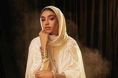 الفنانة السعودية زينة عماد على السرير الأبيض والنجوم يساندونها في مرضها