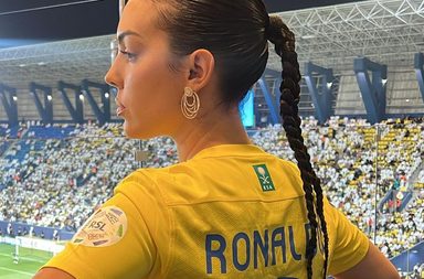 جورجينا رودريغيز تتألق بقميص نادي النصر دعمًا لكريستيانو في مباراته ضد الدحيل القطري