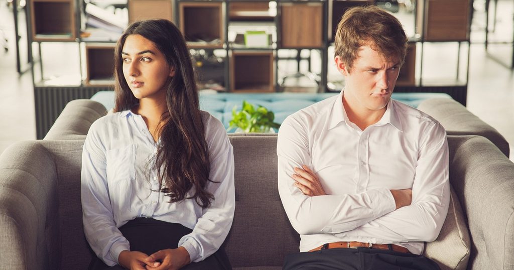 التعامل مع تجاهل المرأة للرجل