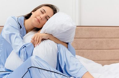 تفسير حلم التبول على الأرض
