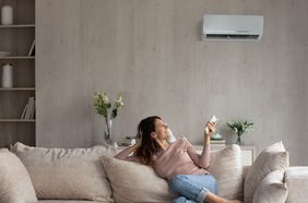 المكيّف الكهربائي هو العدو الأوّل لجمالك