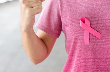 عادات تمارسها الناجيات من سرطان الثدي
