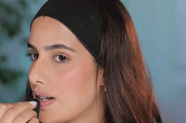 بالفيديو، تحدي المكياج بفرشاة البودرة و الماء