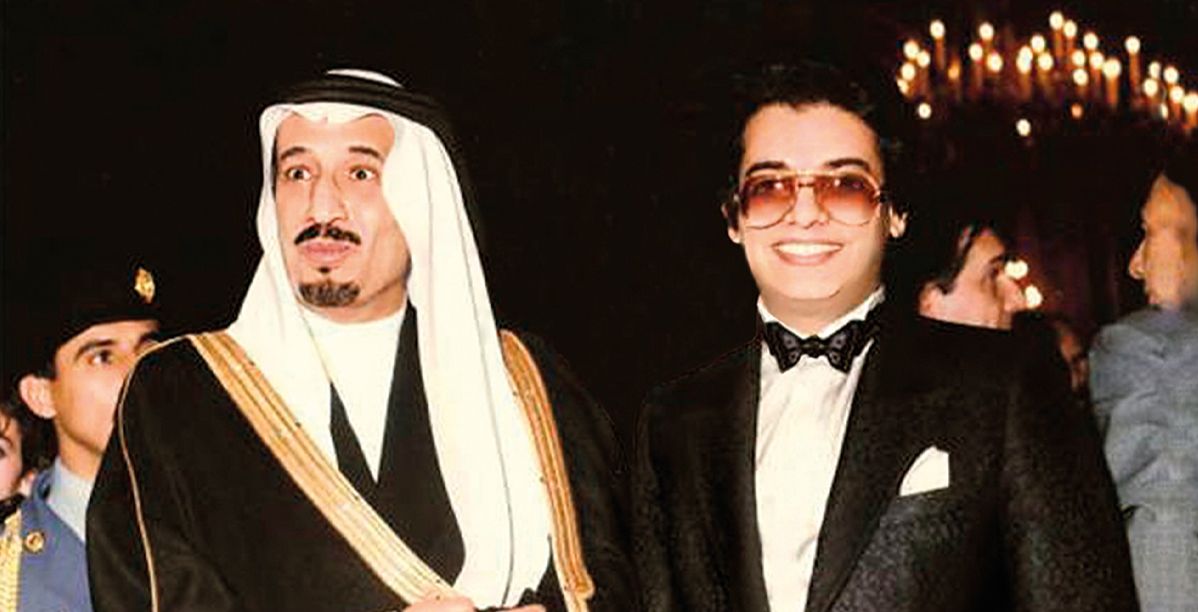 المصمم السعودي العالمي عدنان أكبر وقصة نجاحه