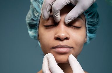 متى يمكن الاستحمام بعد عملية تجميل الانف